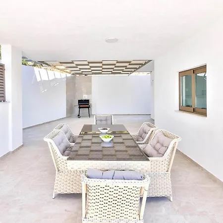 Villa Taha