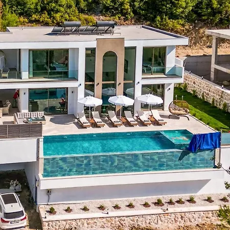 Villa Taha *